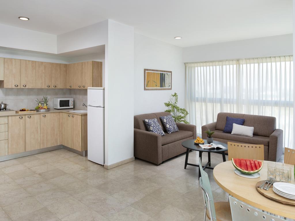 Aparthotel Okeanos On The Beach Herzelia Kamer foto