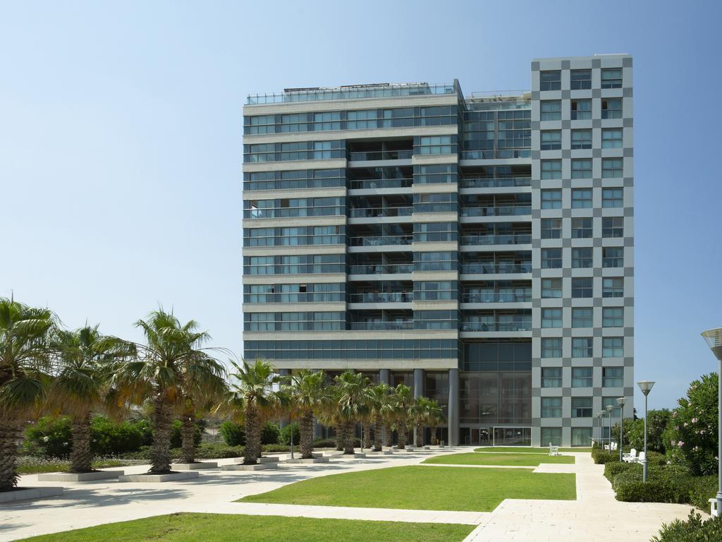 Aparthotel Okeanos On The Beach Herzelia Buitenkant foto