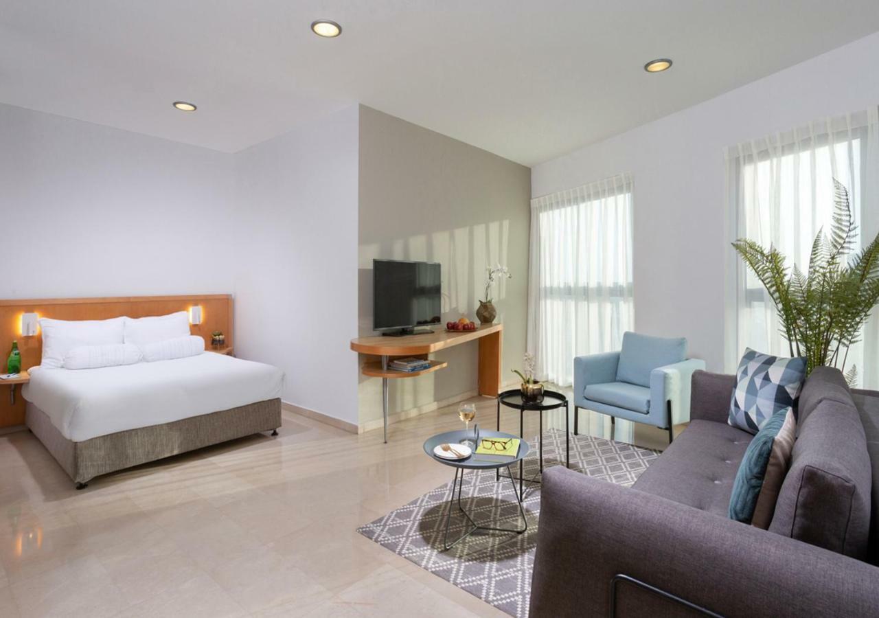 Aparthotel Okeanos On The Beach Herzelia Buitenkant foto