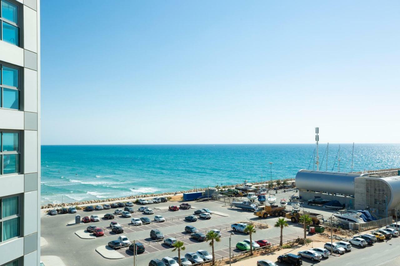 Aparthotel Okeanos On The Beach Herzelia Buitenkant foto