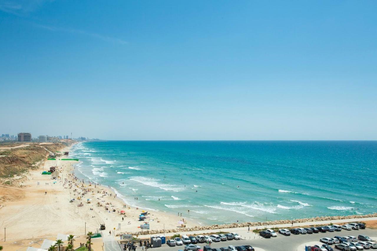 Aparthotel Okeanos On The Beach Herzelia Buitenkant foto